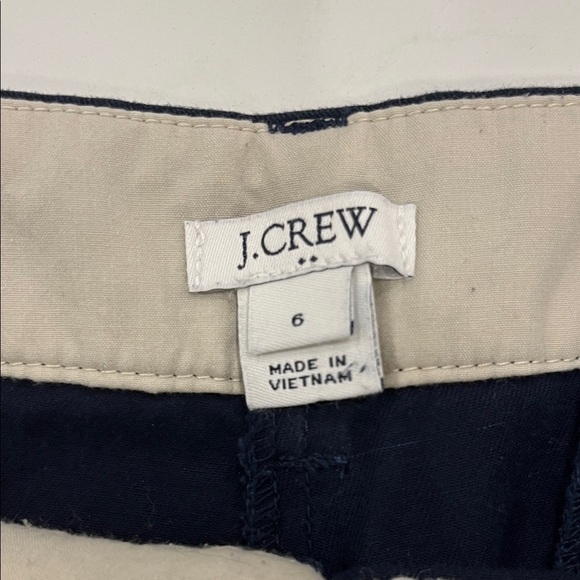 J. Crew Dark Blue Chino Women's 4.5” inseam shorts with side pockets - Picture 3 of 8